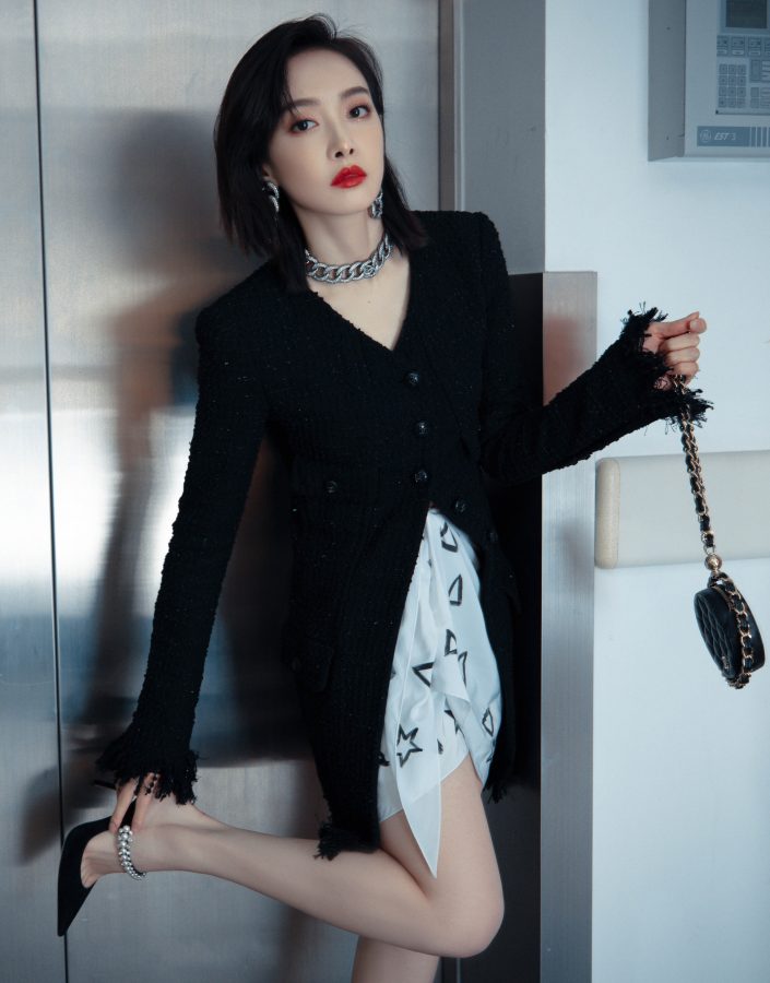 宋茜精致美腿穿尖头高跟出席ELLE风尚大典(5/7)