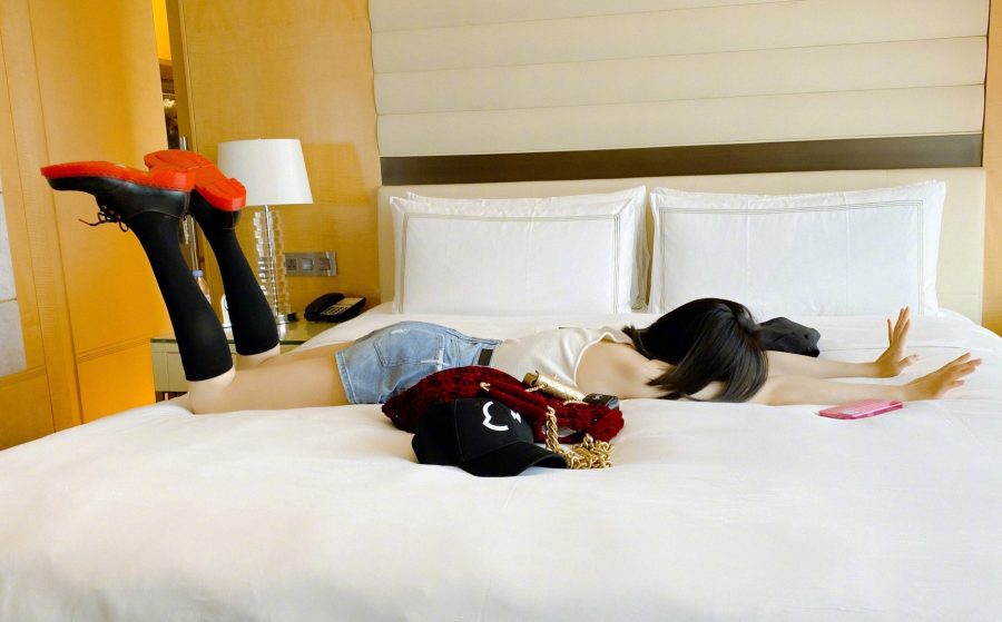 宋茜在酒店的床上展示她那神仙腿（第8张/共9张）