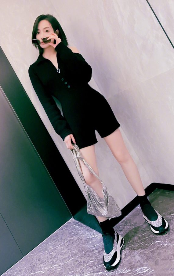 小姐姐宋茜穿连体衣展示完美的玉腿(2/4)