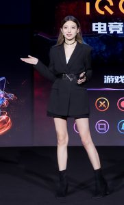 宋紫薇大长腿发布iQOO 3现场美图