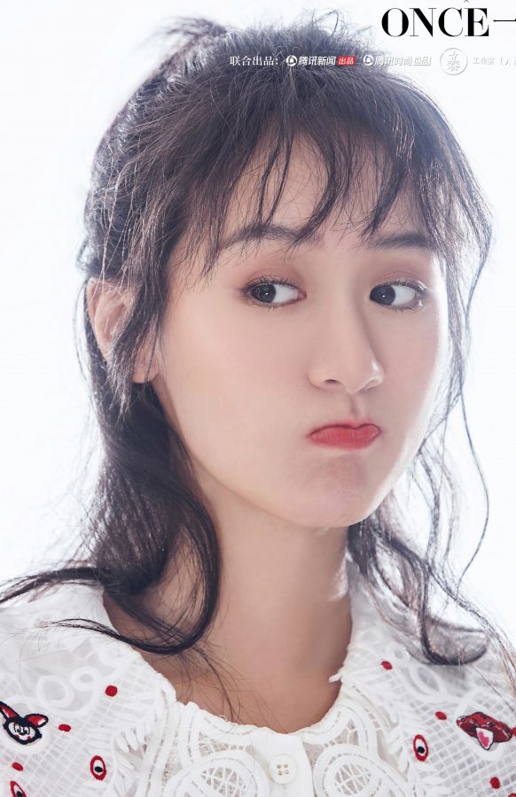 粉色可爱少女袁冰妍短靴美腿写真(2/2)