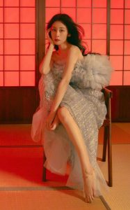 张碧晨登上《男人装》展示性感，她说她不喜欢露腿