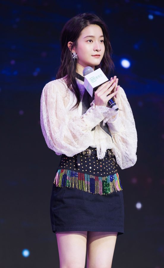 张雪迎超短裙长腿小妹子太美(3/4)
