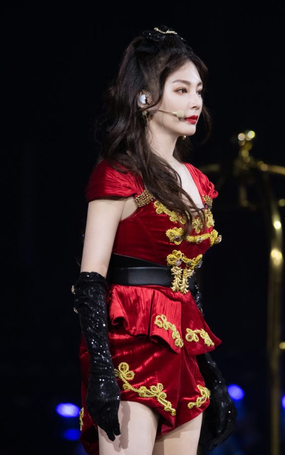 浪姐张雨绮气质美艳两条大长腿实力吸睛(3/4)