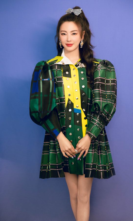 张雨绮美腿玉足可爱少女风讲脱口秀(2/6)
