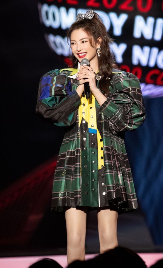 张雨绮美腿玉足可爱少女风讲脱口秀(5/6)