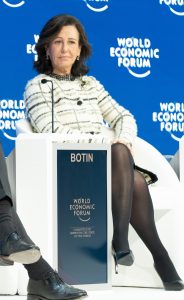 西班牙银行家Ana Botín腿穿黑丝参加会议