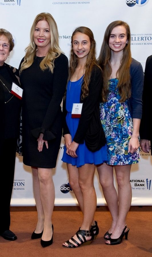 Natural pantyhose of NBA Lakers owner Jeanie Buss(2/18)