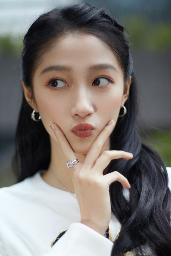 关晓彤白腿玉手表情可爱(3/5)