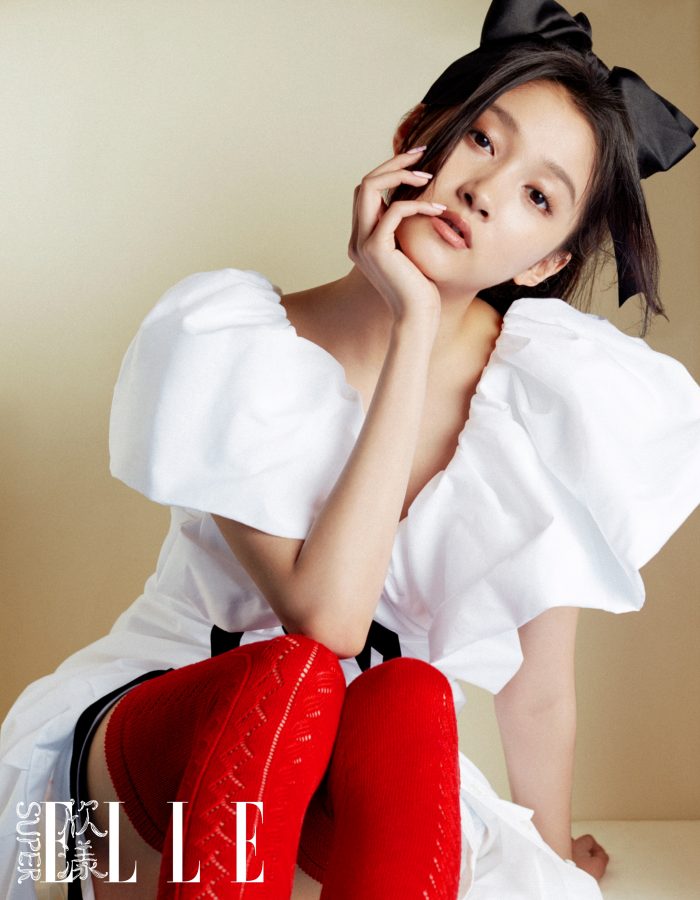 关晓彤《ELLE》时尚杂志多套衣服展示美腿好身材(5/10)