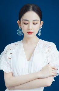 女明星古力娜扎白裙美腿小姐姐太靓了（第3张/共6张）