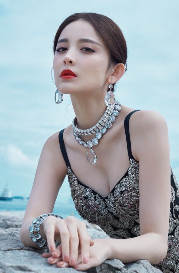 古力娜扎穿透视裙秀美腿走红毯惊艳(13/17)