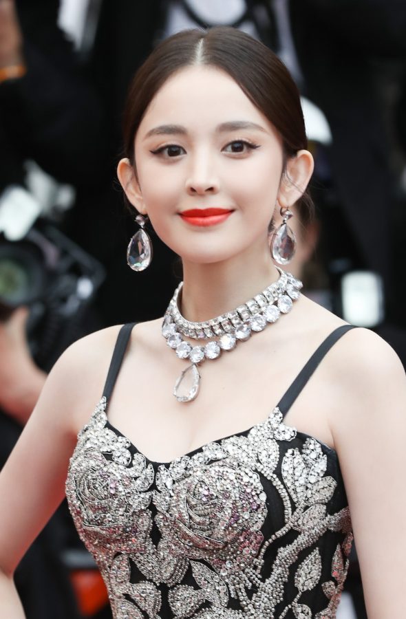古力娜扎穿透视裙秀美腿走红毯惊艳(9/17)