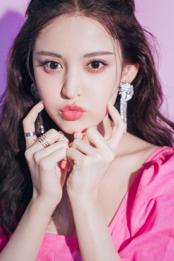 甜美动人的美女古力娜扎有胸有颜(3/6)