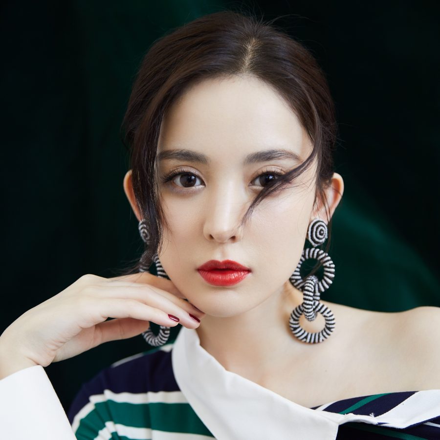 冷美人古力娜扎脚穿凉高跟青筋暴起(4/4)