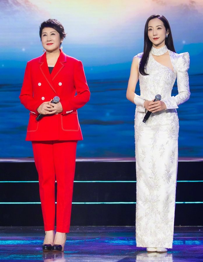 古典美人韩雪穿高开叉礼服美腿半露(9/9)