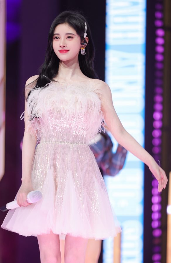 鞠婧祎白裙美腿小姐姐太仙儿了(2/4)