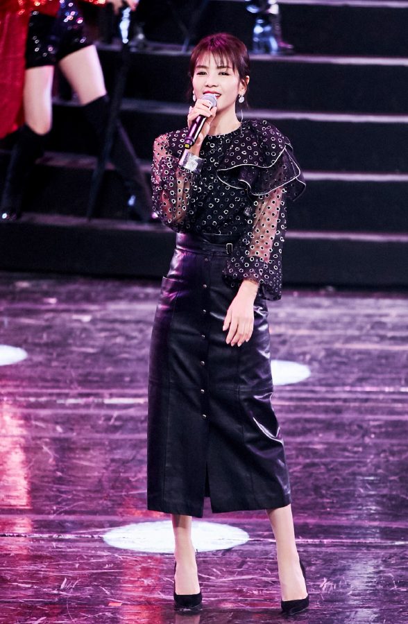 Liu Tao's high heels and beautiful insteps in "The King of Crossover Singer"(10/15)