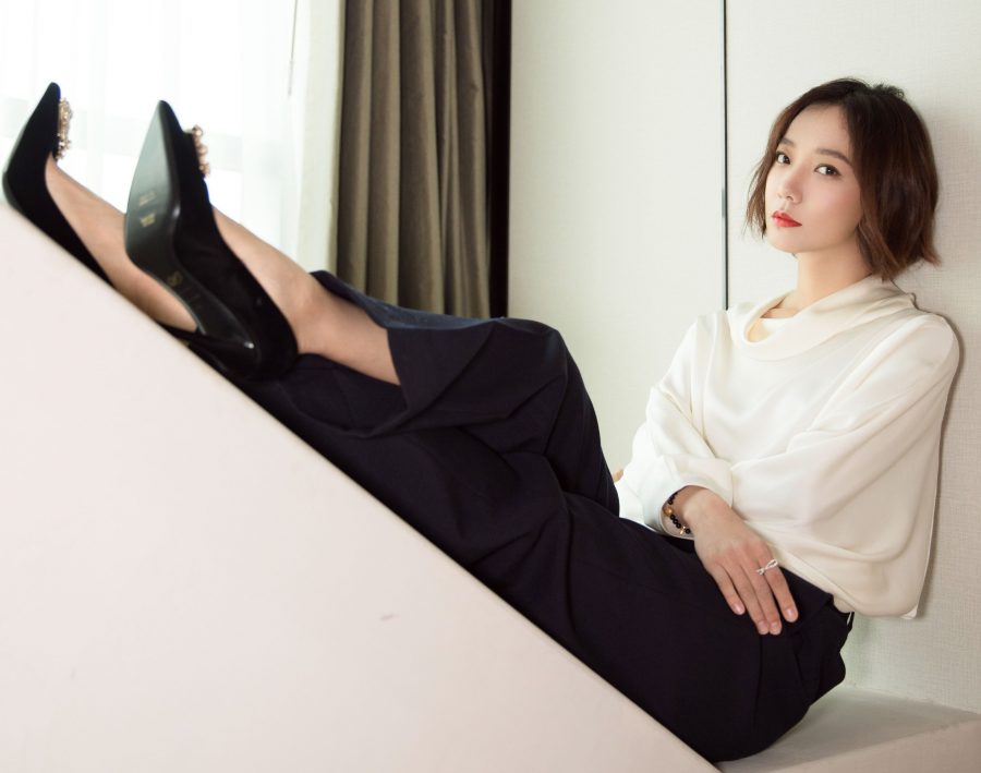 短发美女小姐姐王珞丹的高跟鞋底(1/3)