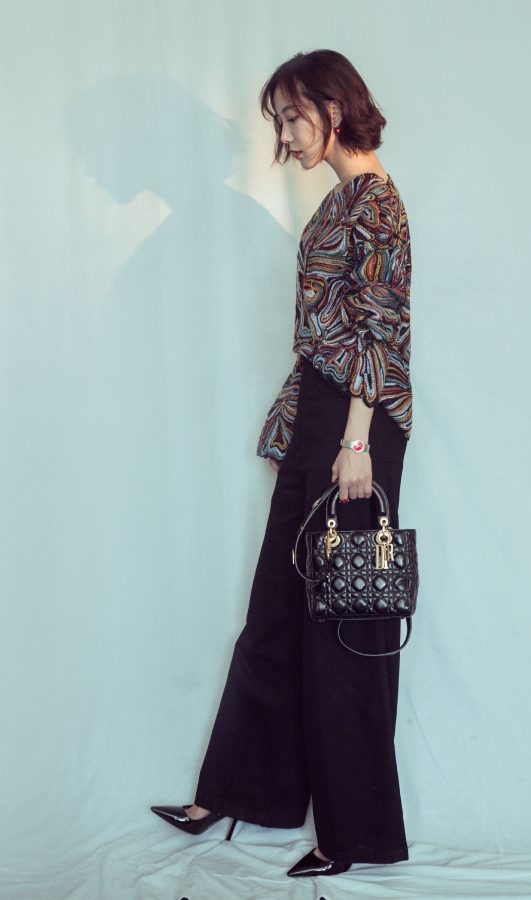 Wang Luodan wears black wide-leg pants and Dior stiletto heels(4/8)