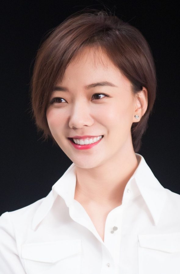 清秀大方的美女王珞丹脚穿没有鞋跟的鞋(2/7)