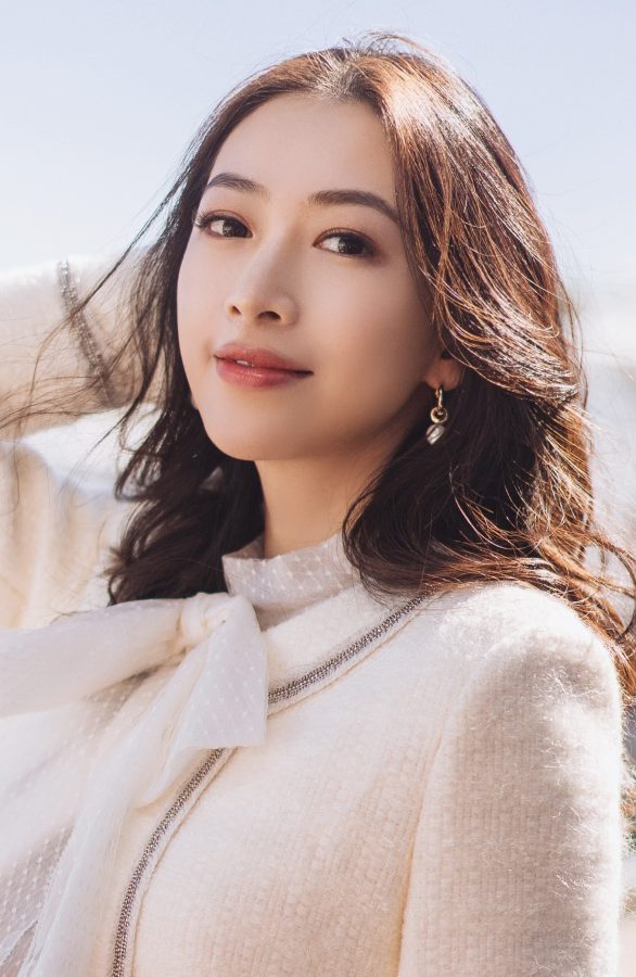 高颜值女主持温雅美腿穿细跟短靴(2/6)