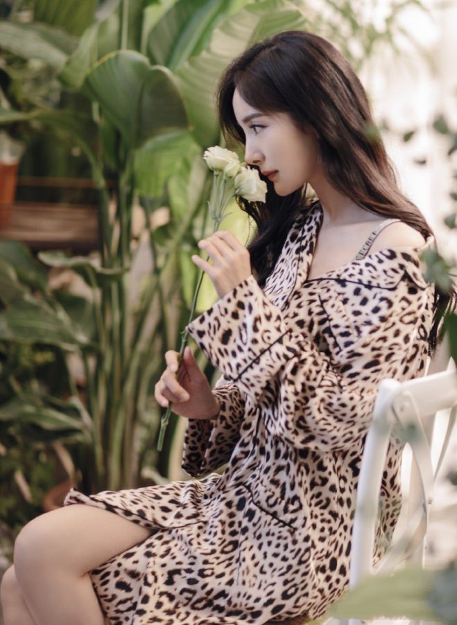 杨幂代言维多利亚的秘密配豹纹睡衣(2/12)