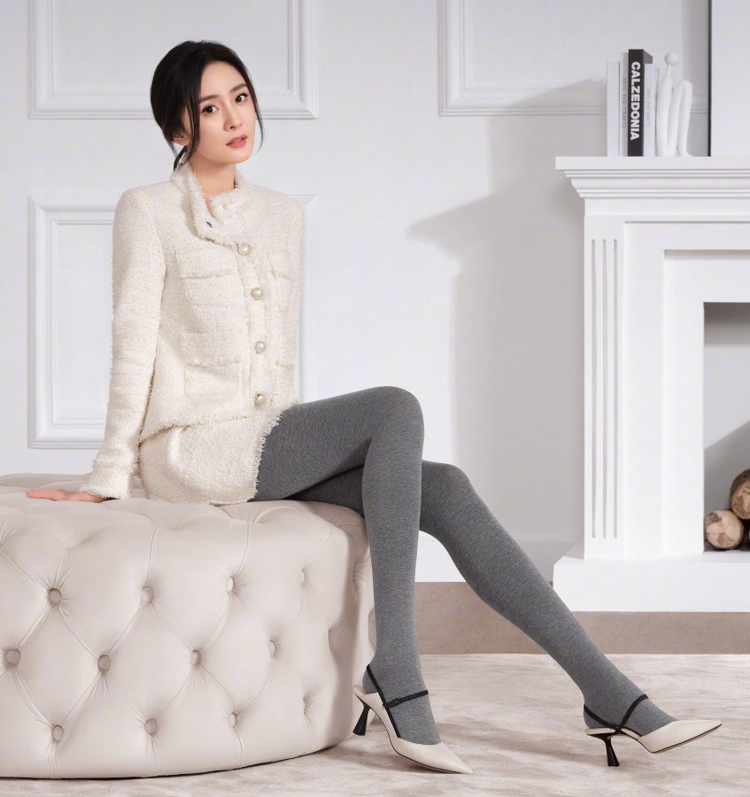 杨幂腿穿calzedonia品牌灰色棉袜(1/2)