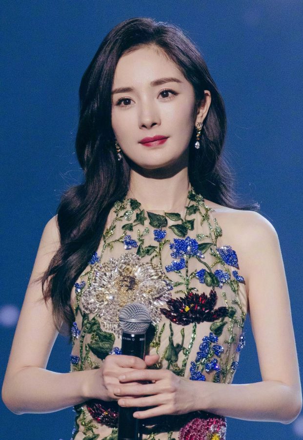 杨幂穿鲜花图案超短裙迎春美腿玉足真是极品(11/11)