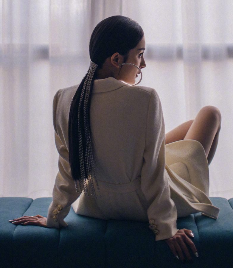 气质御姐杨幂光滑美腿干练纯美写真(2/8)