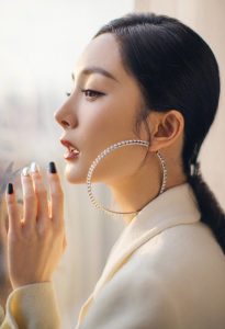 气质御姐杨幂光滑美腿干练纯美写真