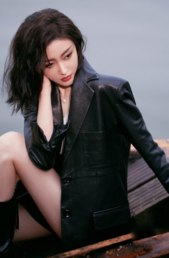 张天爱西湖美腿长靴写真大片(4/9)
