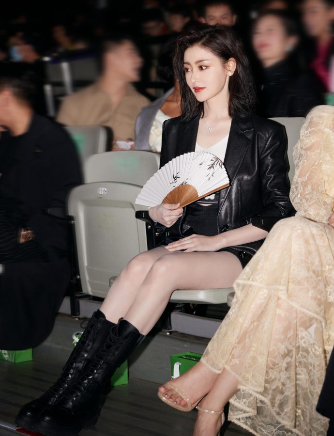 张天爱西湖美腿长靴写真大片(7/9)