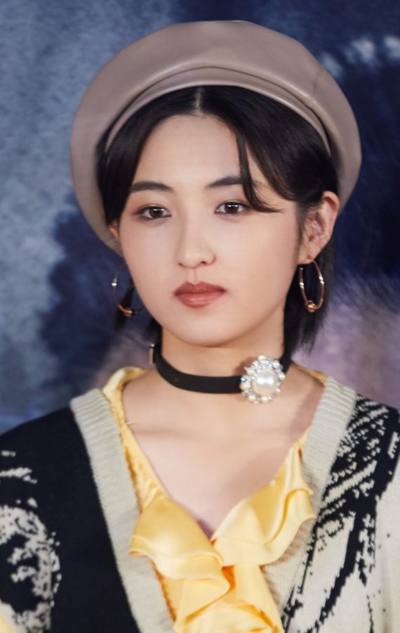 美少女张子枫白腿配马丁靴心动亮相(2/7)