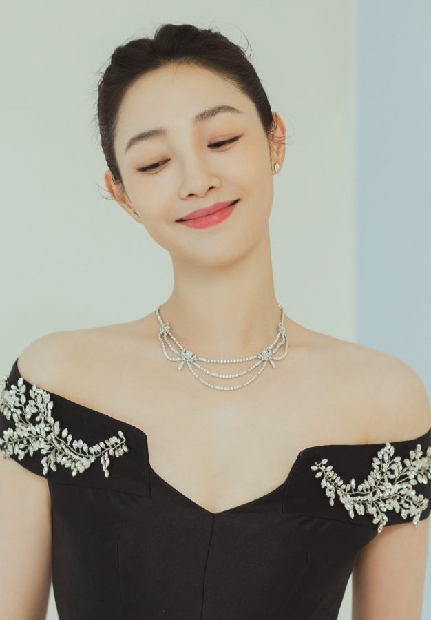 清秀干净吊的气质美女白百何低胸礼服恨天高(2/6)