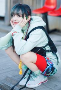 纯美少女程潇湖人队篮球衣美腿写真