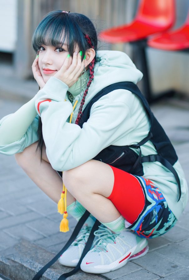 纯美少女程潇湖人队篮球衣美腿写真(4/6)