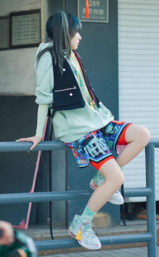 纯美少女程潇湖人队篮球衣美腿写真(6/6)