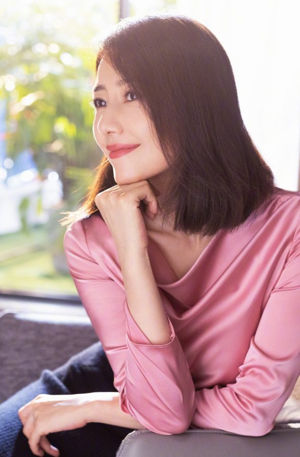 汰渍洗衣液代言人高圆圆地板上的完美脚丫(3/3)