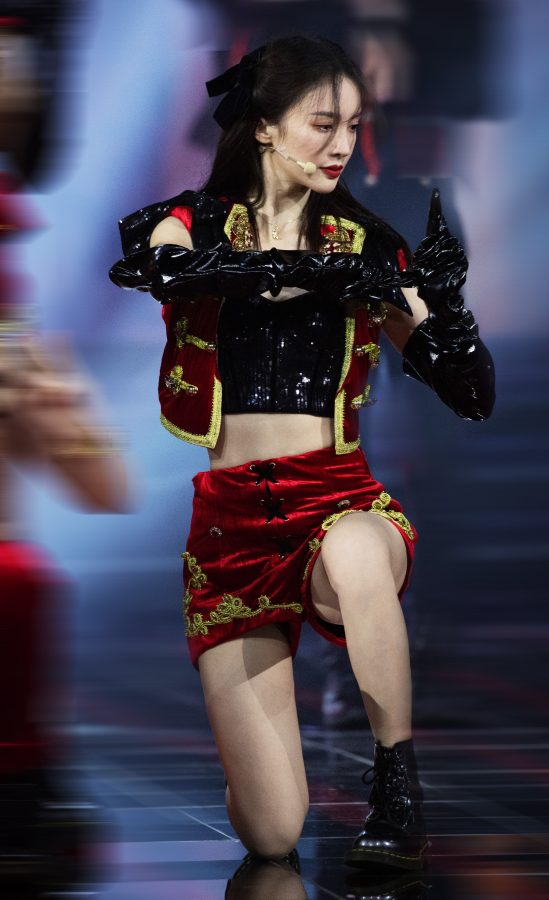 浪姐金晨皮手套皮靴美腿热力演出(3/10)