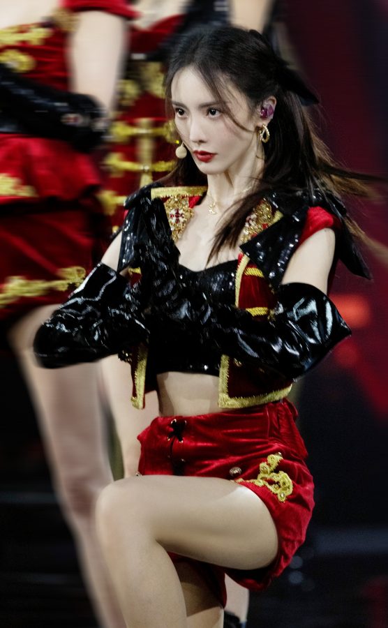 浪姐金晨皮手套皮靴美腿热力演出(4/10)