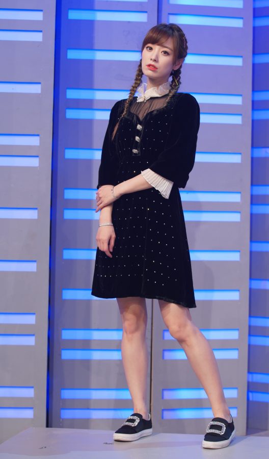 Real photos of beautiful legs of Si Wenjia, a beautiful girl with twin ponytails(5/8)