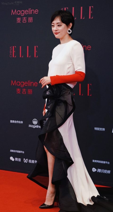 孙俪穿开衩裙亮相红地毯高跟脚背太美(5/6)