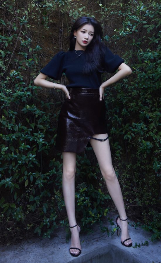 精致的女明星孙怡魅力大长腿(1/8)