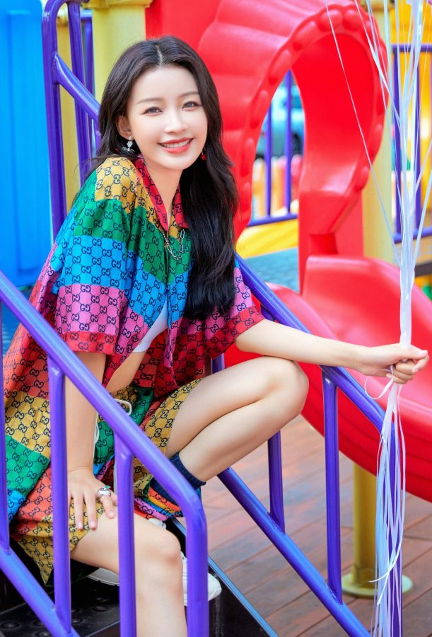 长腿美女孙怡游乐场玩耍童心未泯(3/11)