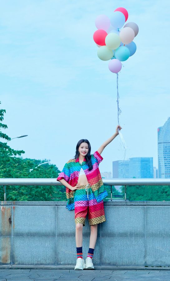 长腿美女孙怡游乐场玩耍童心未泯(9/11)