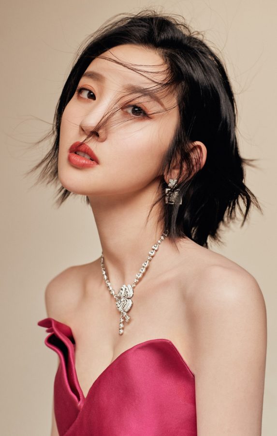 唐艺昕写真美照大秀美肩事业线(4/4)
