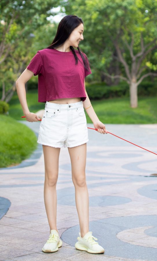 艺术体操美女张豆豆白短裤美腿无暇(2/3)