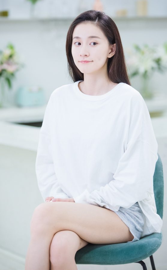 张豆豆纯真的气质白皙的大腿(1/2)