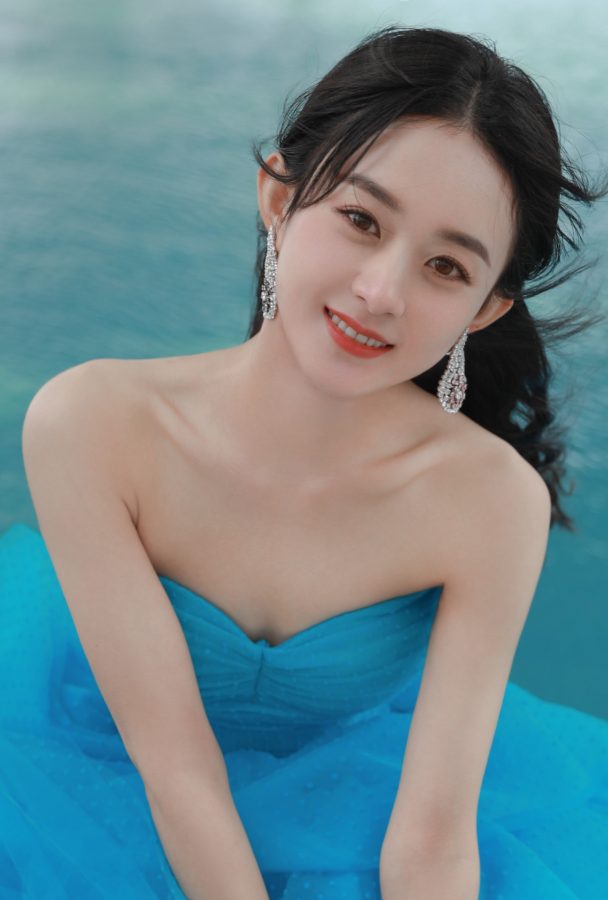 Zhao Liying looks beautiful in a blue dress(1/5)